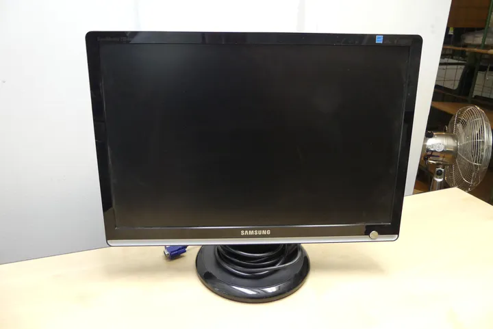 Samsung - Color Display Unit Modell: SyncMaster 226 BW